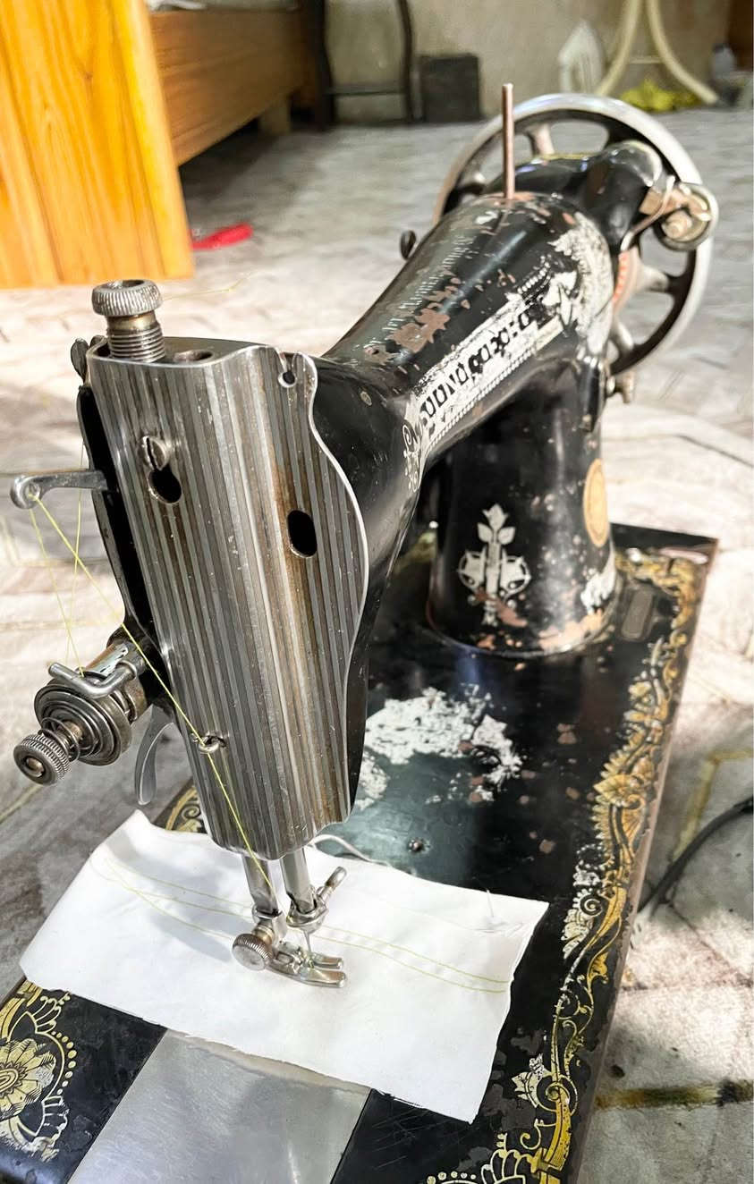 ماكنة خياطة سنجر انگليزي القديم انتيك صنع عام 1942 بلاديه بالكامل تخيط بشكل ممتاز السعر 75 ألف للمهتم خاص ***********
المكان كركوك يوجد توصيل كركوك, العراق
