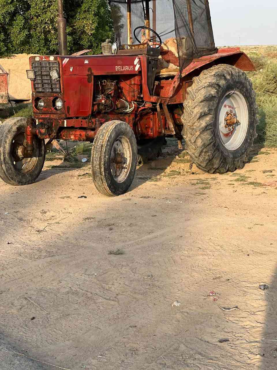 يالله اخون سلام عليكم بلاروس موديل ٢٠٠٠ معه لمعدات لكامله فدن ديجر خرماشه باذره   فدان تركي  كير شريكه شرط اكسن سعره ٥ملاين ونص  هيه ولمعدات مستعجل عله لبيع لمكان لناصريه لصلاح *********** ،،،،***********
