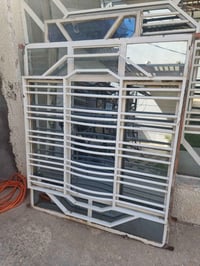 شباك مستخدم بحاله جيده  الطول متر و٧٥ والعرض متر و٤٥  مكاني بغداد 0782...