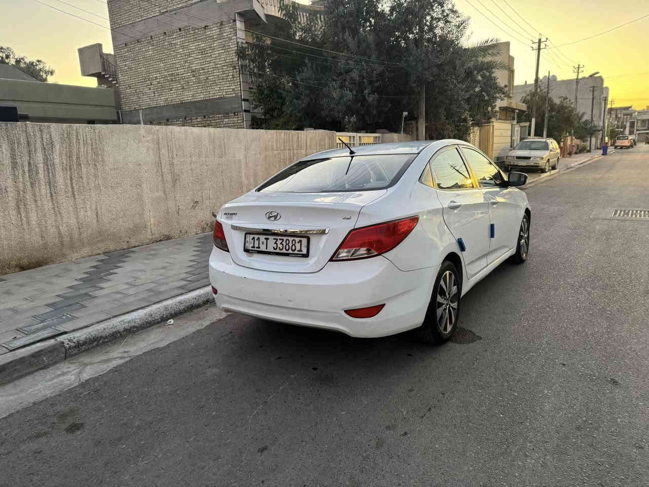 اكسنت 2016فول
محرك 1600
سياره جاهزه من كلشي وعليهه ادامه كامله ربع مذب عليهه 
العنوان بغداد
رقم تلفون ***********
