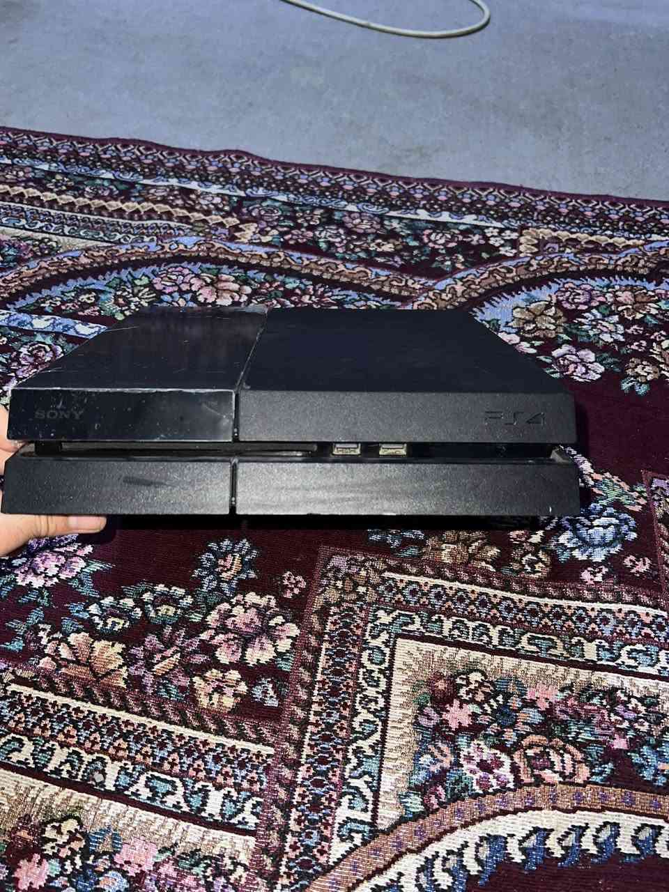 سلام عليكم ps4 فات مهكر مو اونلاين
نضام 13 
وياه يدات 3 وحده منهن الاكس يشكل مرات وحده اصليه وثنين تجاريات درجه اولى 
البلي لا مفتوح ولا مصلح لوك ستيكر كامل ملحقات
مكاني بغداد مدينه الصدر قطاع 57 
*********** 
سعره 225 وبي مجال بسيط

