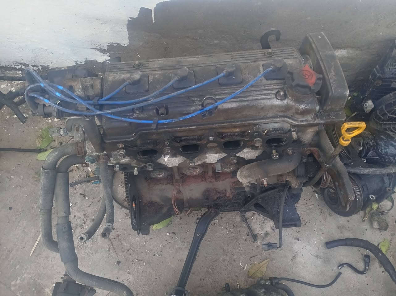 السلام عليكم يوجد كير ومحرك كورلا 1800 ابو الحساس مال حاويه نضيفات للبيع كامل هو وتفرعاته السعر 950 وبيه مجال للاستفسار *********** مكاني شهربان
