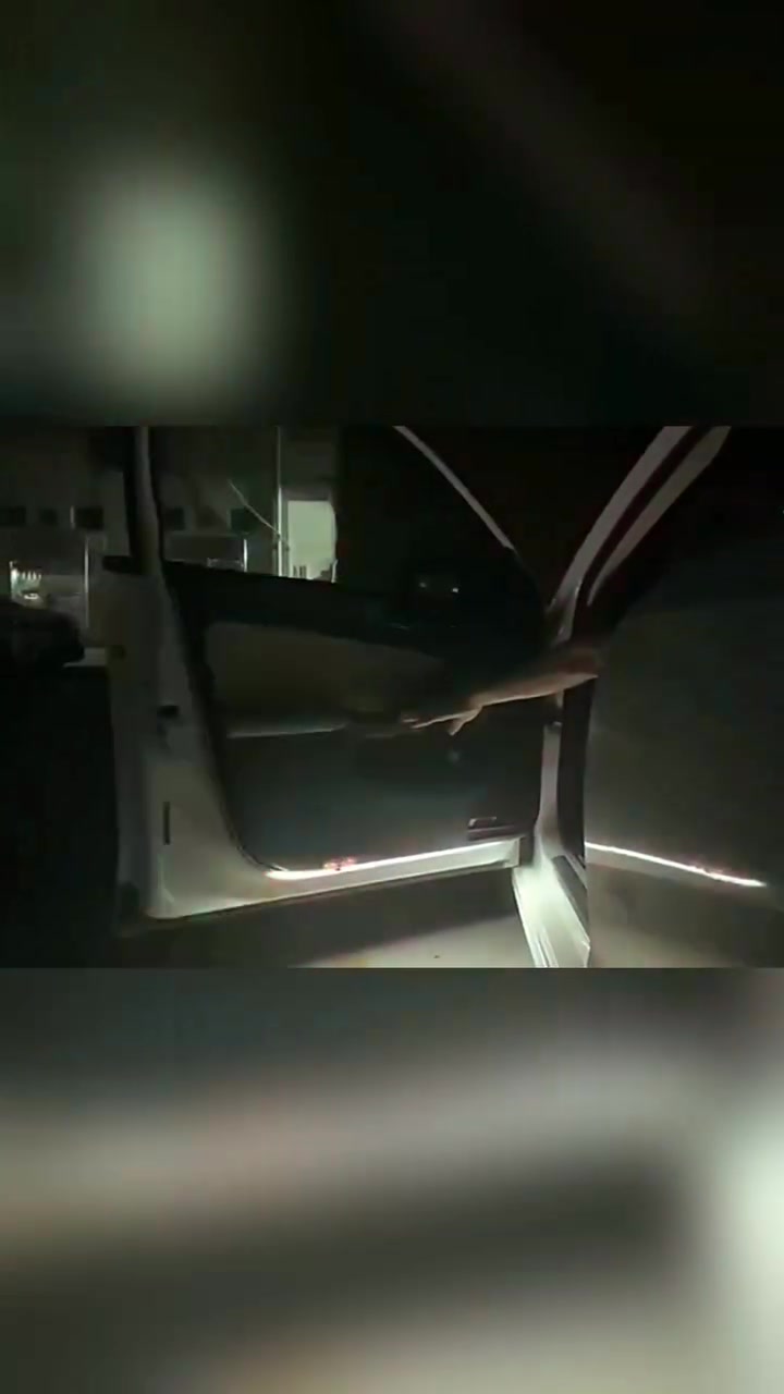 🚗 💡 لدّ ترحيب وتحذير لباب السيارة – حماية وأناقة بلمسة وحدة!

تريد سيارتك تبين مرتبة وأنيقة، وتزيد من أمانك خصوصًا بالليل؟

هاي الإضاءة الـLED هي الحل العملي والستايل بنفس الوقت 👌

🔸 شنو تستفاد منها؟

▪️ تشتغل تلقائي من تفتح الباب – ضوء ترحيب يفتح النفس

▪️ تنبه السيارات المارة حتى ما يصير احتكاك أو حادث

▪️ تضيف لمسة فخمة وتبين سيارتك غير ✨

🔧 المميزات:

✔️ نمط فلاش مميز يخلي السيارة ملفتة

✔️ مقاومة للمطر والغبار بمعيار IP68

✔️ تركيب سهل – لا تحتاج تروح لكهربائي

✔️ تناسب أغلب أنواع السيارات

✔️ إنارة قوية وواضحة حتى بالمواقف المظلمة

📦 العلبة تحتوي:

• شريطين LED (120 سم لكل واحد)

• أسلاك توصيل

• تعليمات تركيب مفصّلة

📌 نصيحة:

نظّف المكان زين قبل التركيب – وثبّت الشريط عدل حتى يلتصق مضبوط

وشغّله حسب التعليمات: الأحمر للموجب، الأسود للسالب ⚡

🧰 المقاس: 18 × 18 × 3 سم – ما ياخذ مكان، وسهل التخزين


**إذا كنت صاحب هذا الإعلان وتريد حذفه لأي سبب، رجاءا أرسل رسالة إلى الدعم الفني**