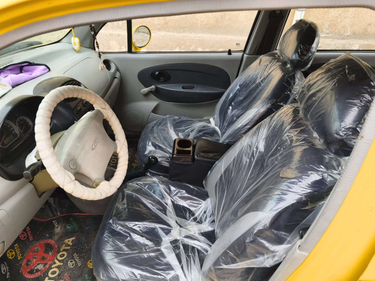 السلام عليكم
كوكو 2011   رقم  نينوى سنوية جديدة  شرعيها موجود كابون  موجود هيئه وغرامات صفر مكينه وكير شرط تبريد شغال، طخم كدام جديد،  + باتري جديد  داخل وخارج حيل نظيف، بدون ضرر
شرط التحويل
السعر33  وبيها مجال

***********
  موصل الايسر
