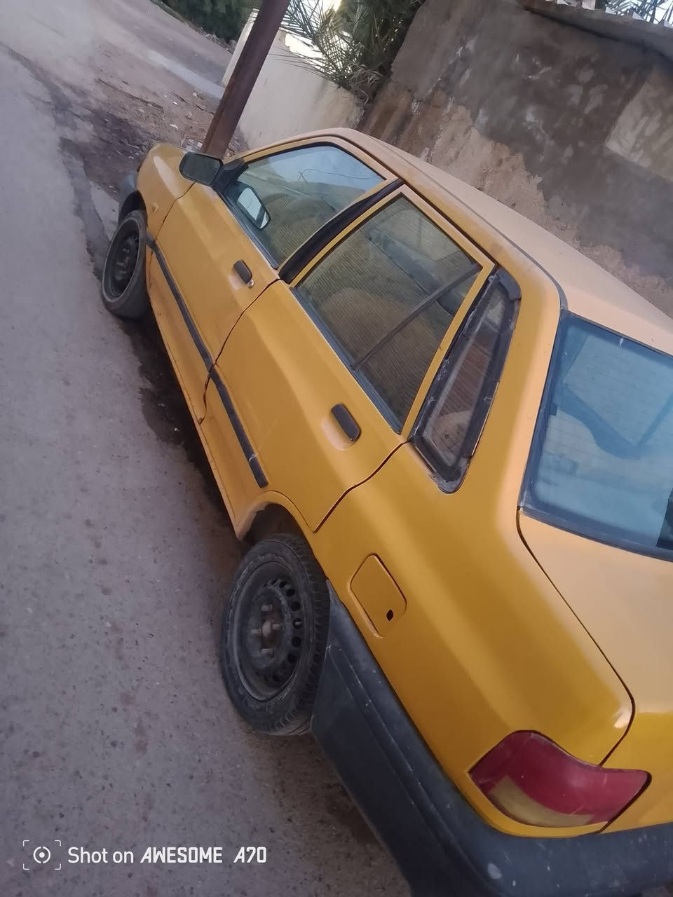 سلام عليكم سياره موديل 12 سياره بلاديه شقاله كلشي ماناقصه رقم احمر سنويه ساقطه سعر10وراق وبيه مجال عنوان بغداد المعامل رقم ***********
