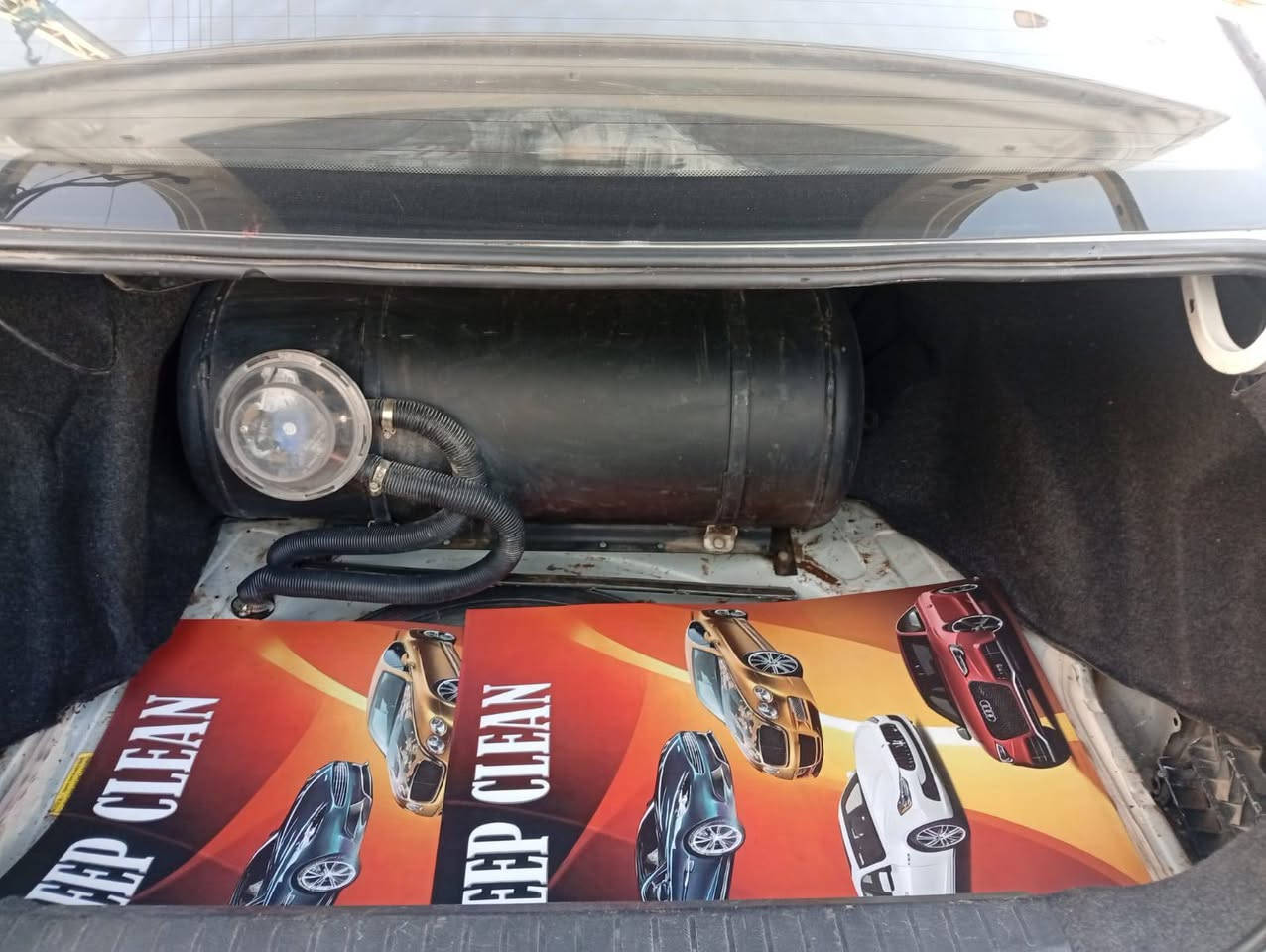 السلام عليكم ليفان مديل2013/ سياره جاهزه مكفوله من ضربه  بيه رشات صبغ مكينه وكير وحداديه وتخم تاير وتبريد وكهربايت كله جاهزه سياره بيه منضومه غاز شغاله تريد غاز تريد بانزين سياه رقم ذي قار بسمنه جاهزه للخير السعر 45 مكاني ناصريه مركز ***********
