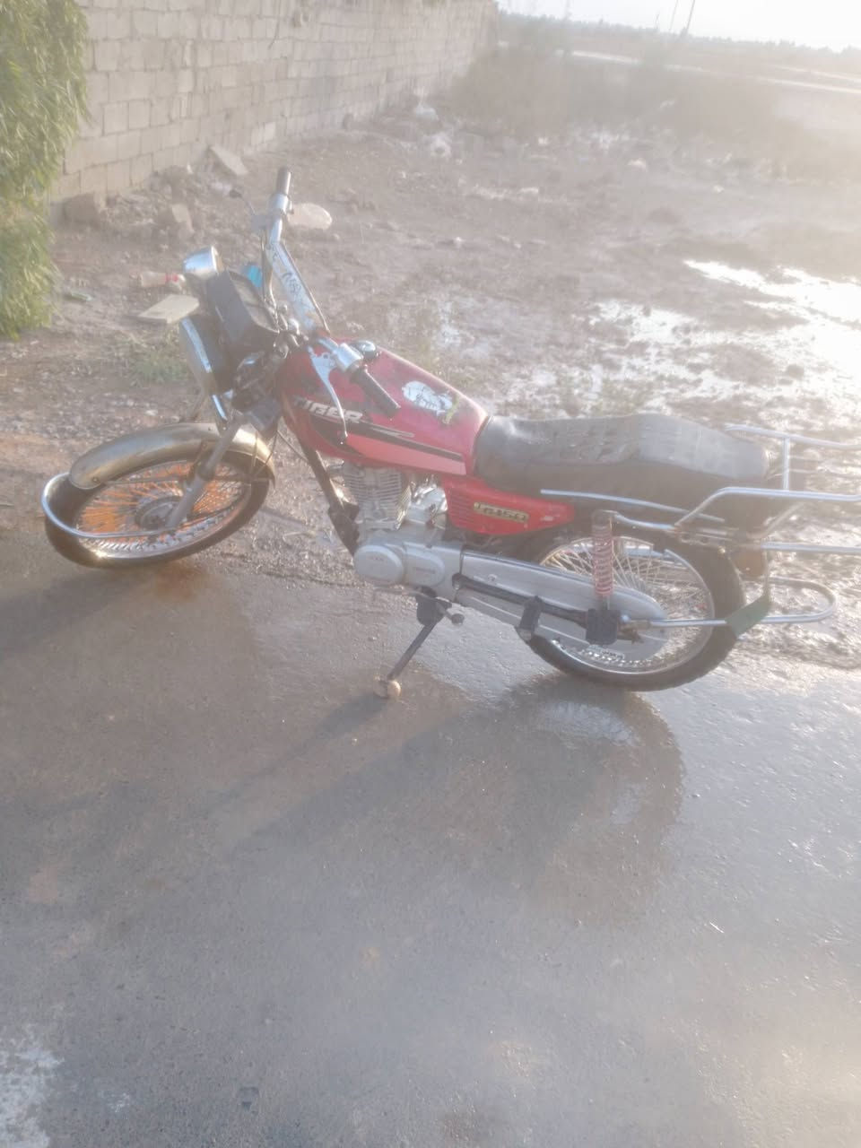 السلام عليكم شباب دراجه تايكر البيع موديل 21اوراق كامله بيهة كمرك مدفوع دراجه خير من  كهربايات كلهة شغاله عايزة بس دبل اشاير سعر 400وبيهة مجال الطيبين مكاني ديالى كنعان  اتصل وبيك خير ودلل ***********
