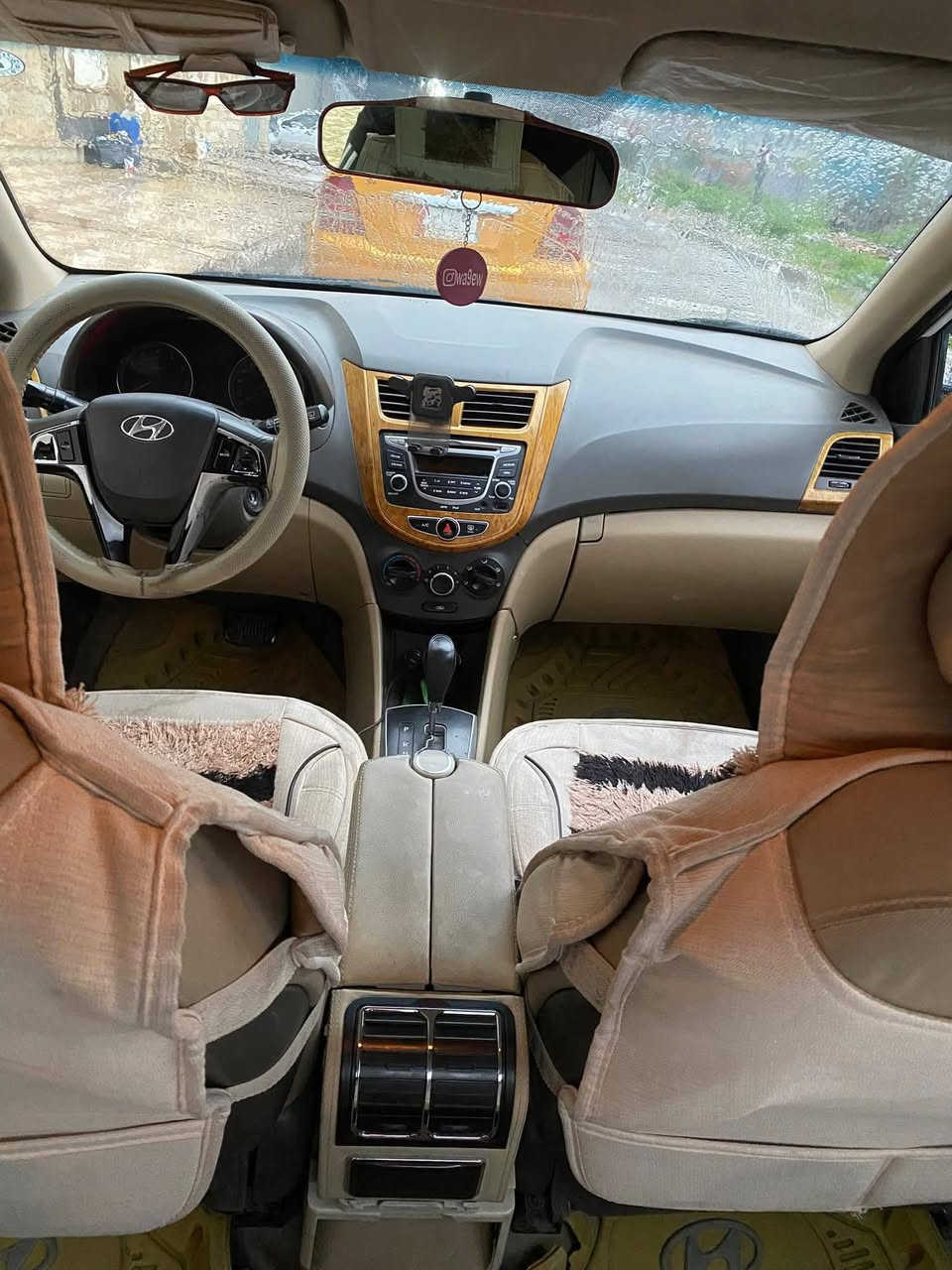 سلام عليكم اكسنت مضلع خليجي  2014 بااسمي اني الشرعي كابون بنزين تحكم ستيرن جهتين اشاير بل مري تحكم بل مري سعر 97$/***********
