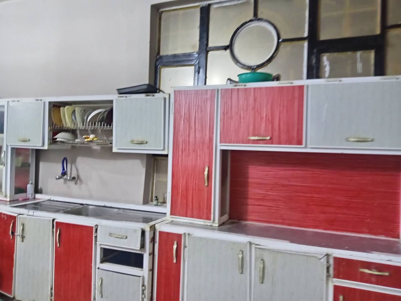 السلام عليكم كاونتر مستعمل للبيع سنك و ملحق كاونتر وملحق نضيف بي باب واحد طايح وموجود مكاني كوت السعر 250 وبي مجال قليل وتدللون 🌹رقمي ***********
