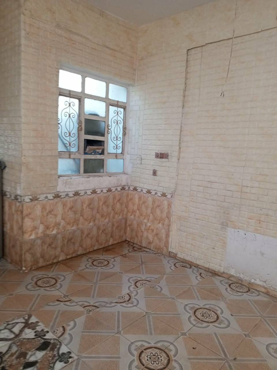 شقه  للايجار تقاطع شارع دبي تحتوي على 2غرف نوم مع مطبخ و ستقبال كبير مساحه الشقه 160 متر الاستفسار مراسله الصفحه او الرقم ***********
