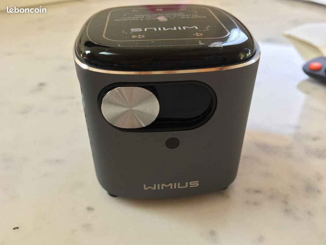 سڵاو داتاشۆ dlp wimius Q2 

فوول مواسەفات ئەندرۆید
 ئەوتۆ فۆکس . یوتوب . نێتفلیکس 
شەحن و کارەبایە 
بە پاوەربانک ئیش دەکا وایەری خۆی لەگەڵە 

سعری 135 
***********واتس ئەپ

گەیاندن ھەیە بۆ ھەموو شوێنێک أربيل, العراق
