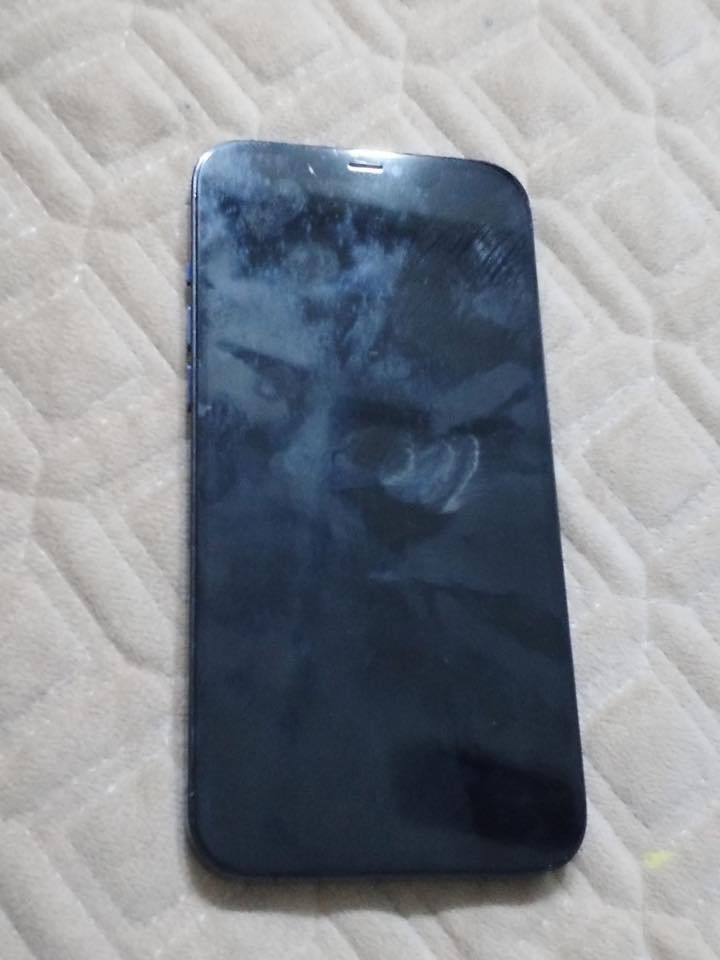 ايفون 12 برو ماكس شرق اوسط ذ 256سعر 300 ***********
