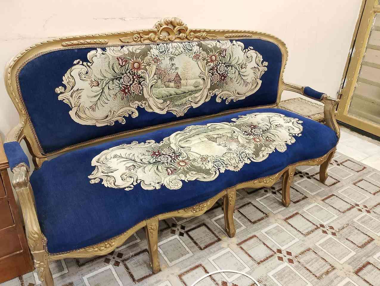 تخم مصري 8 مقعد للبيع بسعر 300 الف
***********
