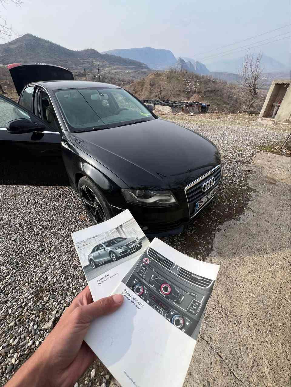ئۆدی A4 بۆ فرۆشتن مۆدێل 2011  
گێرو مە کینە بەشەرت چوار پستۆنی تۆربۆ 
بێ بۆیاغ یەک چاملەغی ساردیە 
 هەزو پاکانە  
بەشەرت 
تەبرید مەرکەزی بەشەرت برێک بەسمە ئۆتۆ خۆی هەڵدەداتەوە گیڕ ئۆتۆماتیک دەبل گێڕ چوار جام کارەبایی ئۆتۆ. 
سعر 74و مەجاڵ گۆڕینەوە دەکەم ئەگەر بەدڵم بێت

ژمارەی خاوەن:*********** سوران, أربيل
