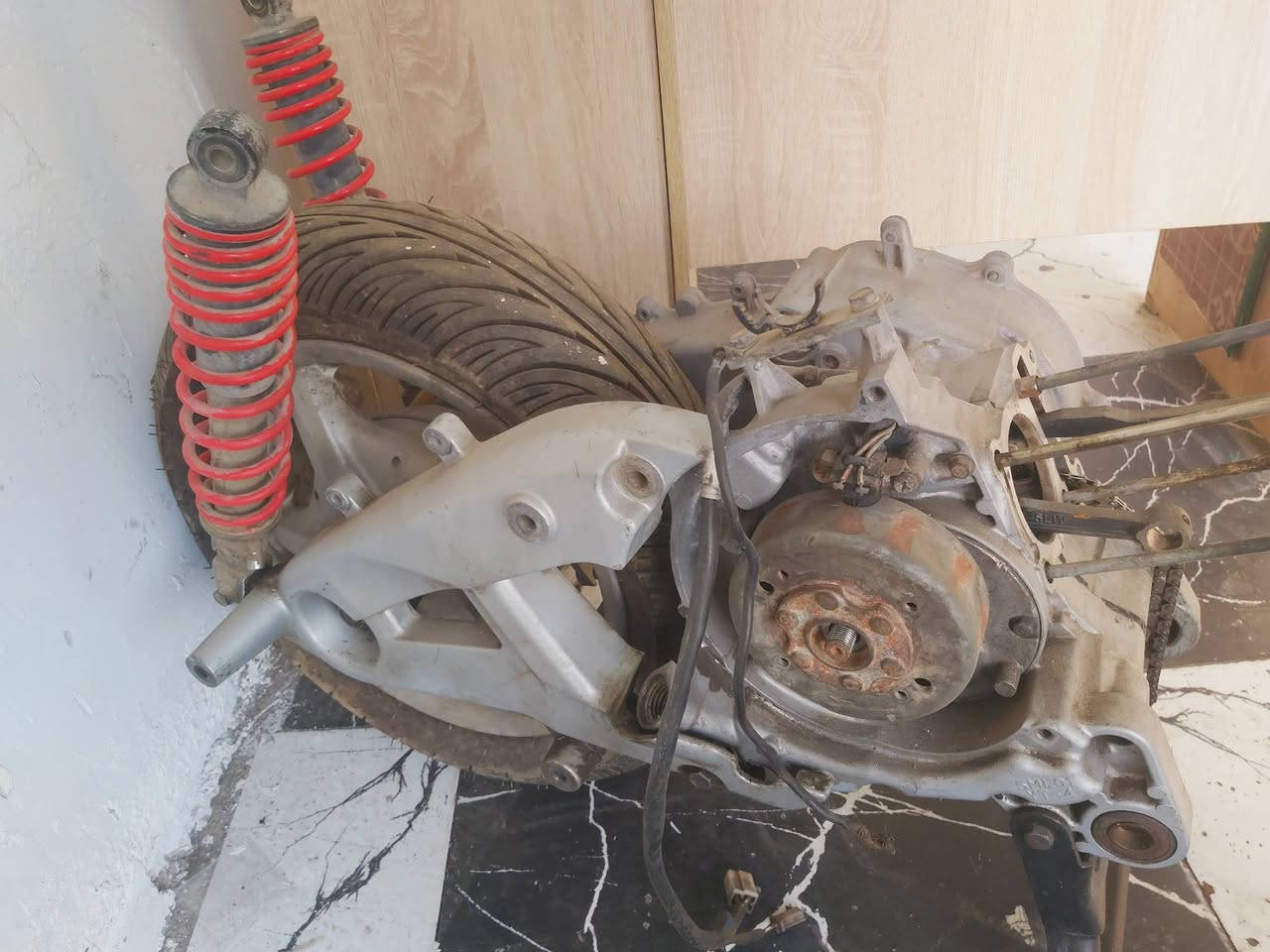 السلام عليكم 
كور سكنس بلادي نوزل
طابوكه سكنس 
صالنصه سكنس بلادي ام الحساس
وياله سكنس بلاديات زوج وياهم تخم تاير جديد
مكاني كوت 
***********
متواجد خاص
