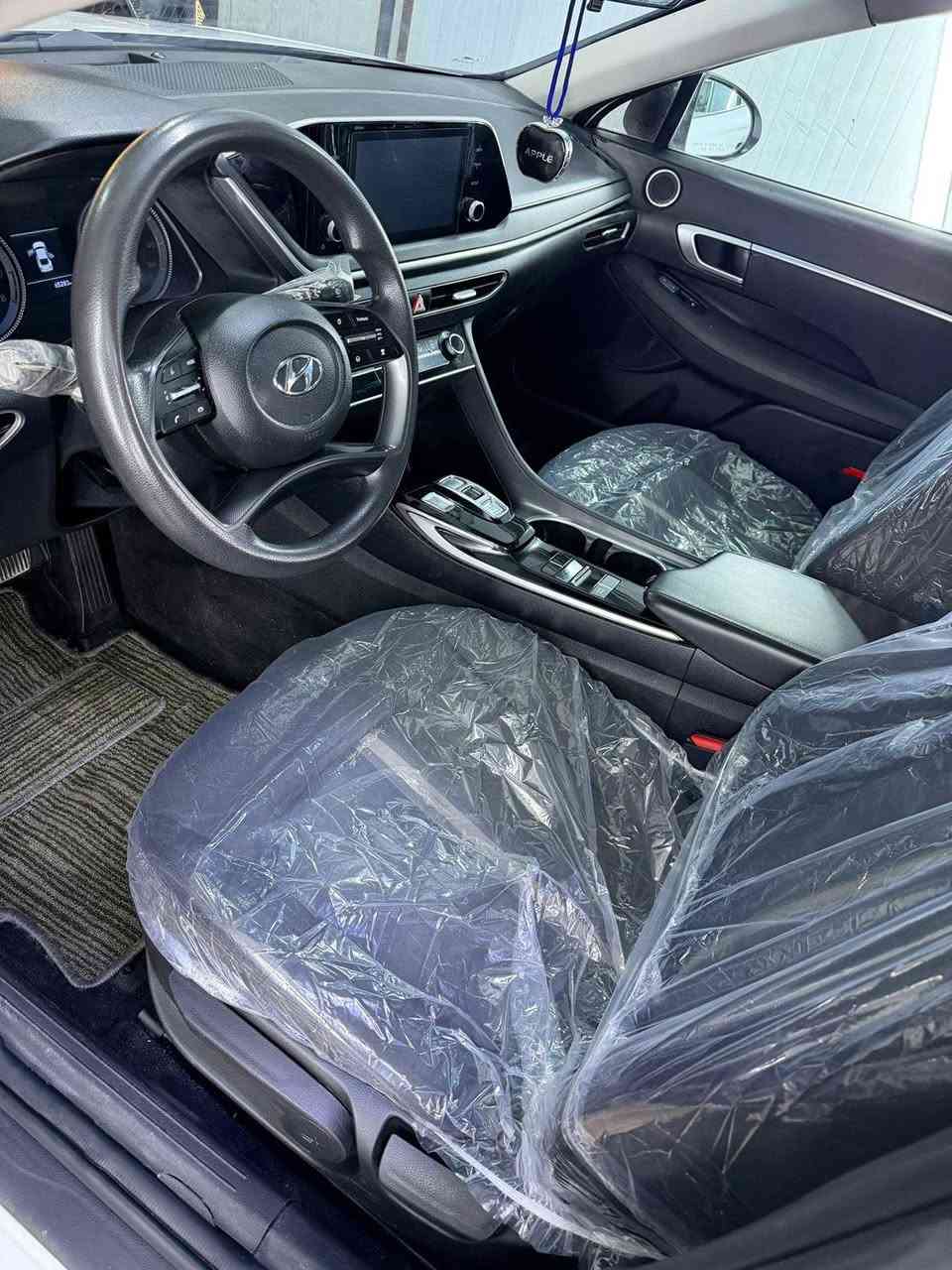 السلام عليكم
هونداي سوناتا 2021 

حادثها باب خلفي اصلي نفس الون وشويه صبغ بل هلاهل الخلفي 
بجم كبس بدون ايرباك السياره

مواصفات نص

شاشه 
رادار امامي 
رادار خلفي 
كير دكم
طفاء ذاتي
مانع صتدام
هند أبريك بصمه

كأمره 

تحكم ستيرن 

محرك 2500 تنفس طبيعي 

سياره جاهزه بدون نقص 

مكانها بغداد تقاطع درويش 

رقم سليمانيه بسم عربي  ساكن. بغداد     وكاله تحويل حاضر 
السعر 155.  ***********
