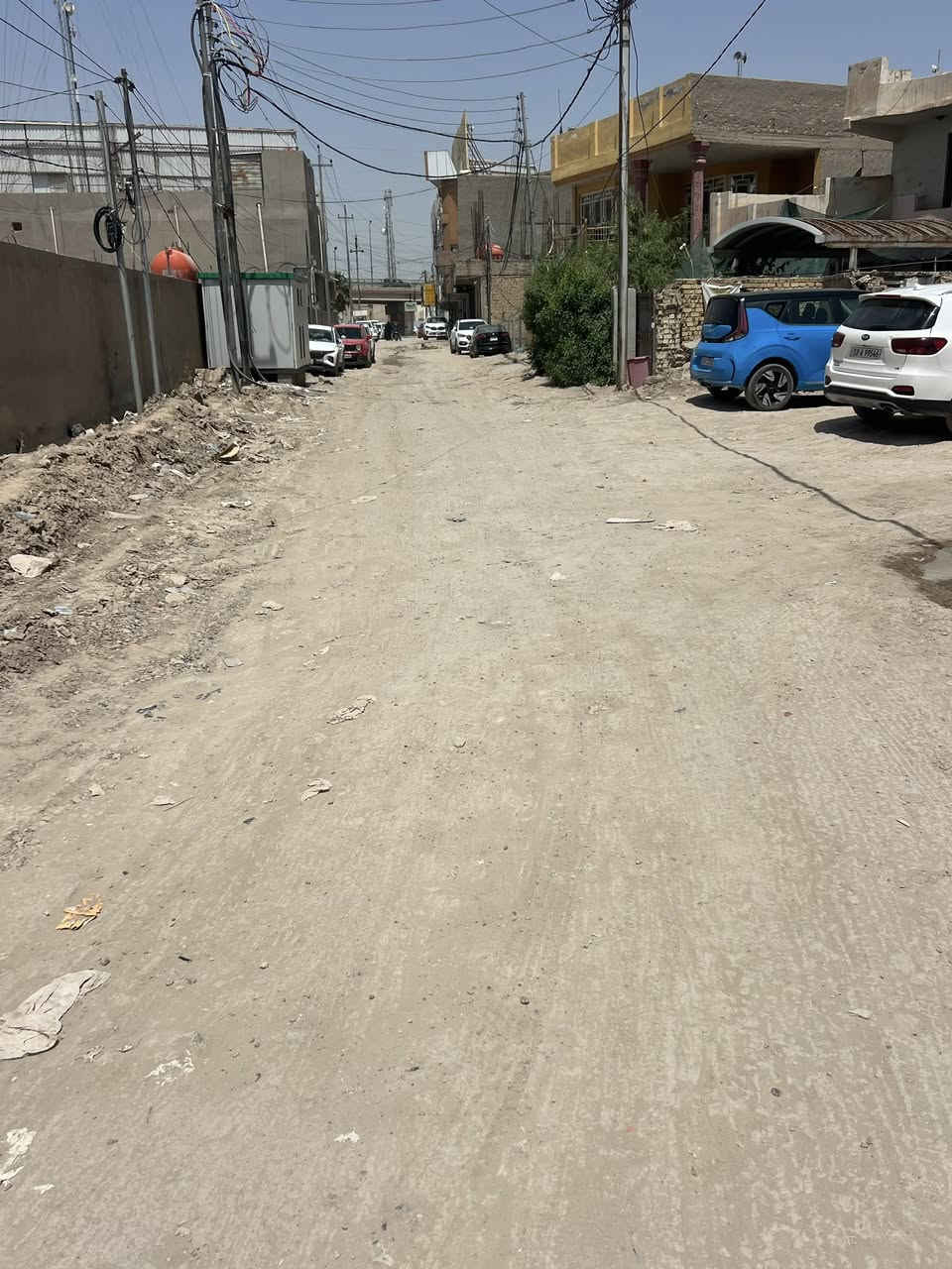 السلام عليكم قطعه للبيع طابو  صرف سكني  تقاطع مجسر الثوره قرب مطعم زرزور  المساحه 200 متر الاستفسار ***********
