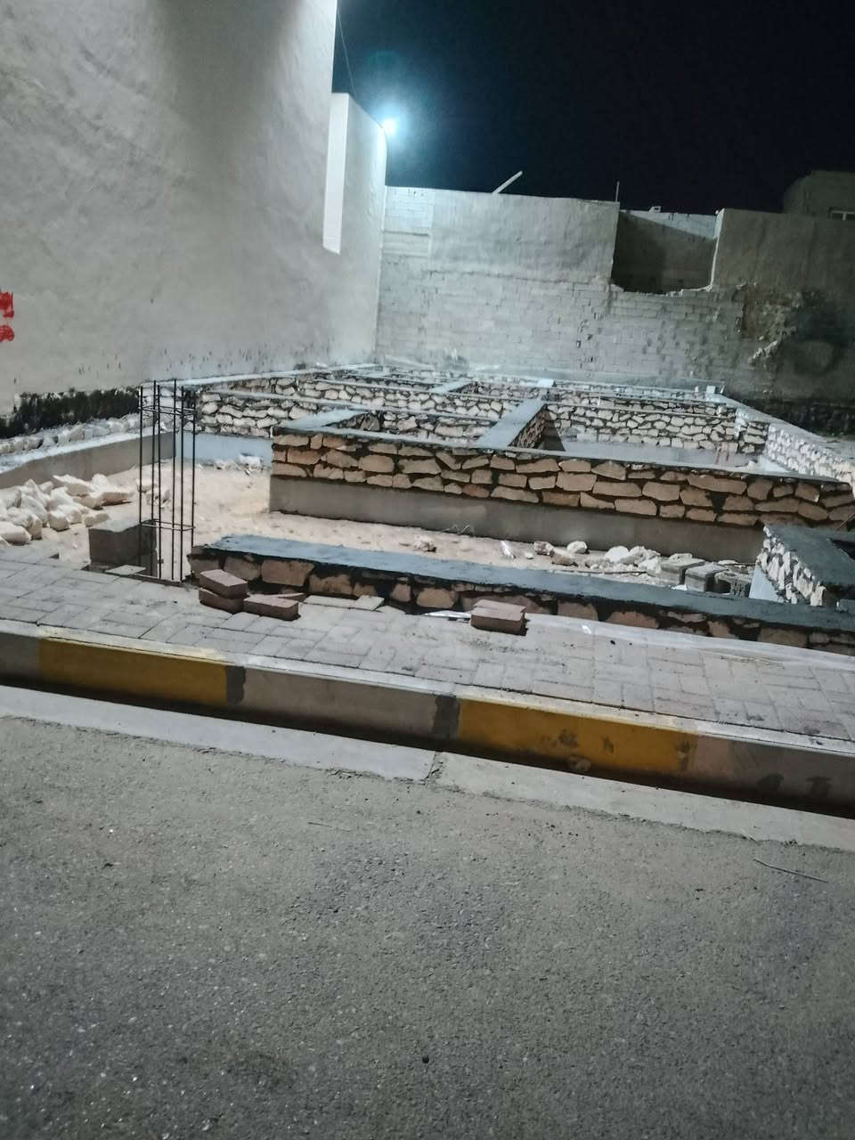 سلام عليكم ورحمة الله وبركاتة خلفه بناء بلوك وحجر بسعار مناسبه ورزق عل الله سبحانه وتعالى اي استفسار اتصال عل رقم ***********

