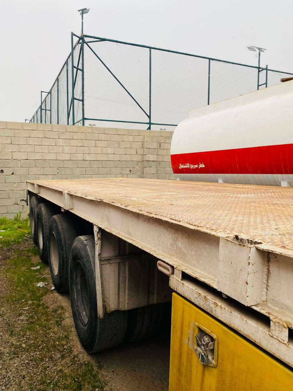 السلام عليكم 

للبيع عربانه فلات 

4 دناكير دبل تاير

نوع الدناكير:صيني مربع

طول العربانه:ونص.12متر 

العربانه موجود في معرض عادل 

عنوان كركوك مقابل جسر واحد حزيران 

سعر عربانه 70$ بي مجال قليل 

***********
