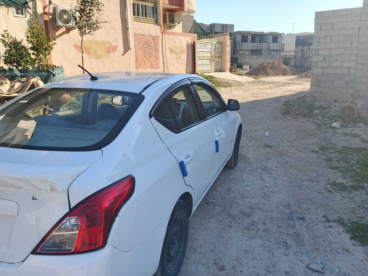 السلام عليكم نيسان سني هندي بليته زركه 2019رقم بغداد هزه ورقم وسنويه جديد بيهه طخه بقبغ الصندوك صبغت نص من عنده وبيهه كم بارد وسونار موجود تخم تأيرجديد صدر جديد تدفئه تبريد كله شغال تجي وتشوف بعينك 
السعر 99وبيهه مجال
الرقم ***********
