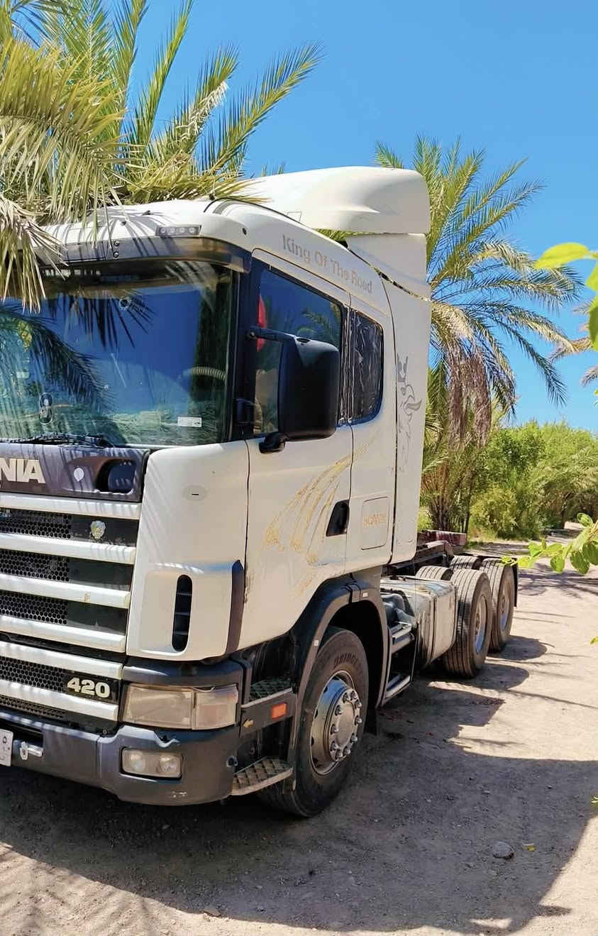 سلام عليكم سكانيه للبيع موديل 2000 مكفولة سياره خير من الله كير 3ب3 مكينته 6 انجكتر خطين تريد رأس أو رأس وعربانه للاستفسار الاتصال /***********//***********
