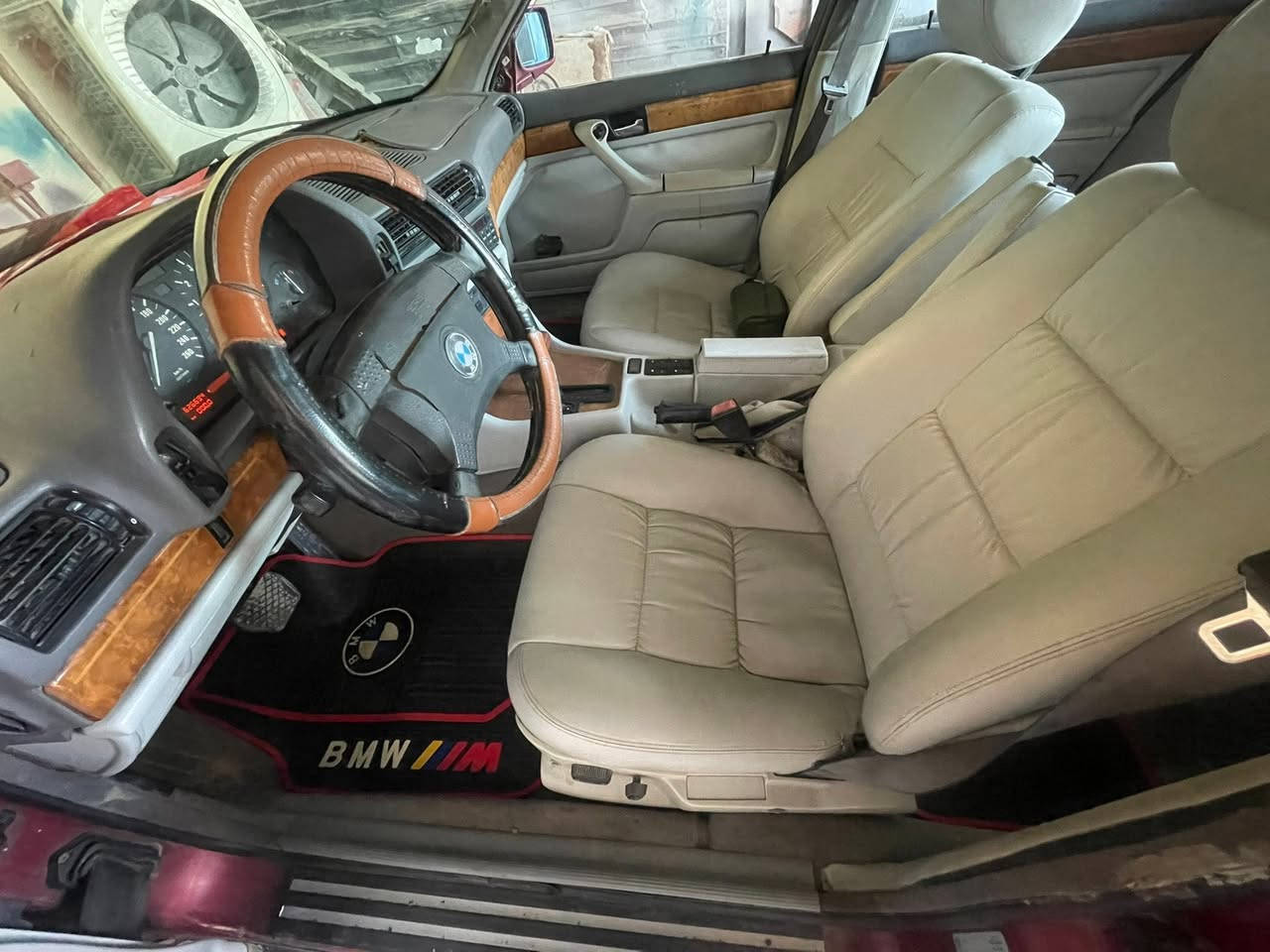 السلام عليكم
BMW735
رقم بغداد انكليزي بسمي 
داخل ابيض كهرباء جلد 
لون ماروني 
تبريد خير من الله 
مكينه كير جديد حاويه 
مكاني بابل الحله مركز المدينه 
***********
السعر 46 وبيها مجال قليل
