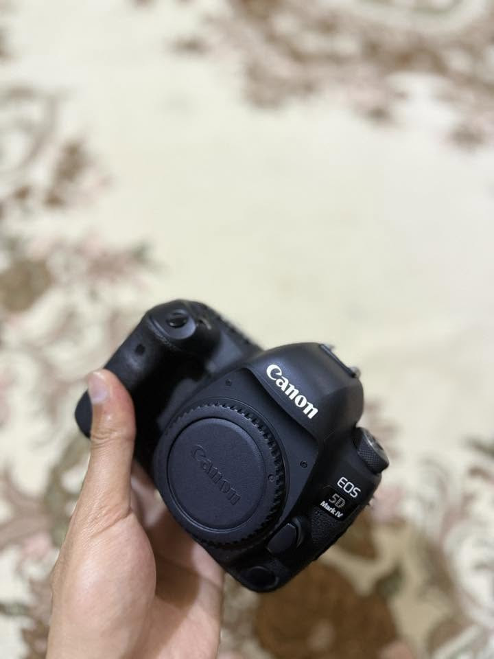 كانون 5d mark4
اخت الجديدة

كامل ملحقات مع كريب جديد بالكارتون غير مستخدم 

 الكارتون و الشاحنة والحزام والملحقات كلها بعدها بالچيس

للتواصل 

***********

السعر مليون و450
