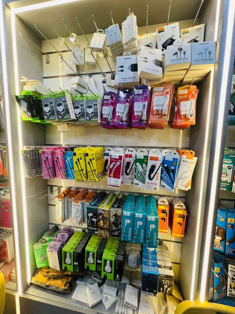 السلام عليكم 
(مكلف بالنشر)
فرصة استثمار لليريد يستفاد منها
محل موبايلات كامل للبيع ( بسعر الجملة )
العنوان / الدور - تل البنات
تفاصيل اكثر اتصل ع الرقم :

‏‭0771 807 3816‬
