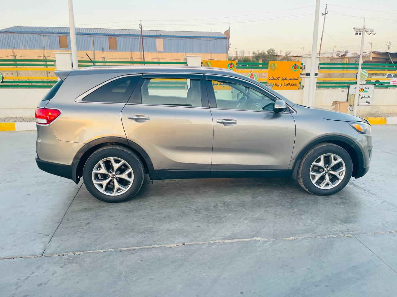 السلام عليكم سورنتو2016امريكي كلين بدون حادث بيه مكانين بارد زغار شرط السونار مكينه وكير مكفولت تبريد 4 سلندر ماشي 100 رقم واسط نكليزي شرط التحويل مكان السياره واسط الصويرة سعر 160 وبيه مجال قليل ***********
