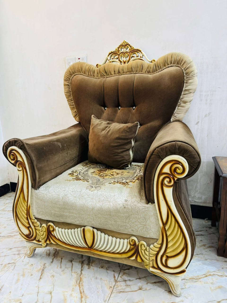 تخم مستعمل نظيف صار لي شهر من اخذته مستعجل على بيعته للاستفسار خاص واتساب عارضه 250 على هاي الارقام ***********. ***********
