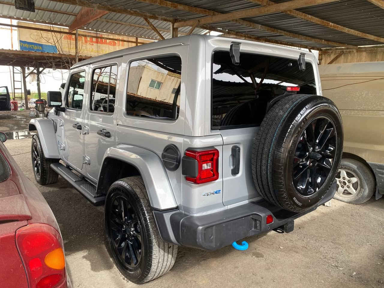 جيب رانكلر 2024
لون سلفر 

هايبرد بلكن 

صحارى 

ماشيه 29 مايل

حادث بسيط مرفق سطحي 
تبديل باب خلفي نفس اللون بدون صبغ بدون دواخل وبدون ايرباك

بصمه ابواب وتشغيل وبك لايت ليد وداخل جلد بلاد

السعر مطروحه ب 280$
واصل بغداد كتاب شهداء 300$

مكان السياره المنطقه الحره شارع20شمال 

للتواصل
الرقم العراقي
***********
الرقم الاردني 

+962 7 9957 7728
