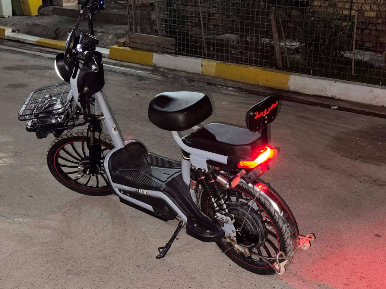 دراجة شحن موديل 2025
6 باتري+ اشاير جانبيه + 4 نمر اوتوماتيك + لايت ثلجي + زوج تواير جديد دبل امامي جديد كلشي بي جديد شرط الفحص + الدراجة مستخدمه 3 اشهر فقط كلشي بيها شغال اي عطل مابيها 
مكاني ذي قار قضاء الشطرة 
***********
