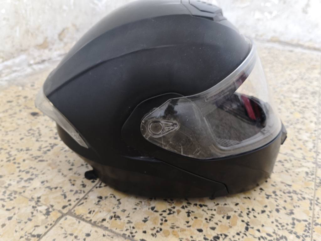 خوذة للبيع x1 تجي وساعة سماعة بلوتوث سعر 75 
مكاني بغداد الغزالية *********** نضيفة كلشي ما بيهة بغداد, العراق
