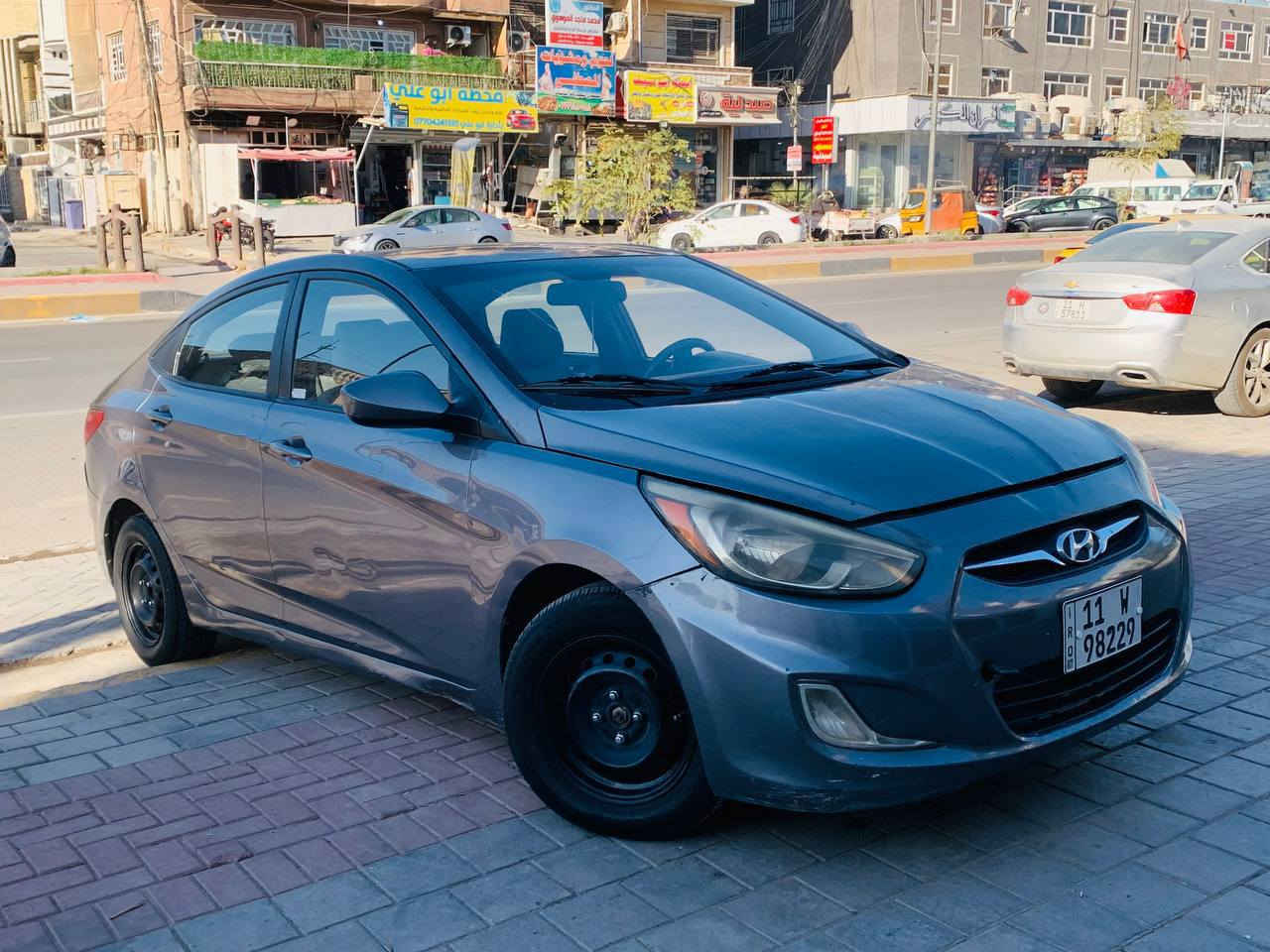 السلام عليكم 
اخوان اكسنت 2014 للبيع .
بيها بنيد وجاملغ خلفي صبغ .
وارد كندي . 
تحكم جهتين . كشنات تدفئة 
بسمي . رقم انكليزي الجديد 
عنوانها . حي سومر البنوك شارع المدارس .
سعرها . 85 وبيها مجال .
الرقم . ***********.
***********
