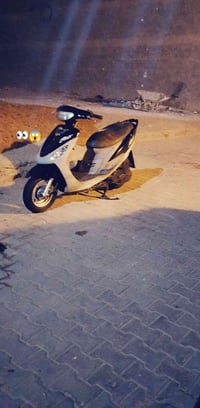 دراجه حاويه توه طالع لبيع سعره خاص وهاذه رقم راعيه ٠٧٨٢٣١٣٣١٨٨