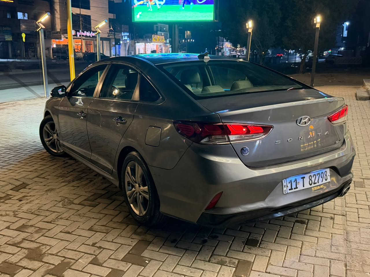 سلام عليكم
 سوناتا 2018.       سعر 125 وبيها مجال 
 امريكي فول مواصفات عده فتحه بغداد نكليزي تحويل مباشر 
ماشيه76 جديده وجاهزه مكينه 2400 مامفتوحه حادثها بنيد وجاملغ بدون اي ضرر داخلي سياره بصمه ترحيب شاير بالمري رادار وبعد مواصفات بيها مكاني ديوانيه حي الجامعه 
الاستفسار تصال***********
