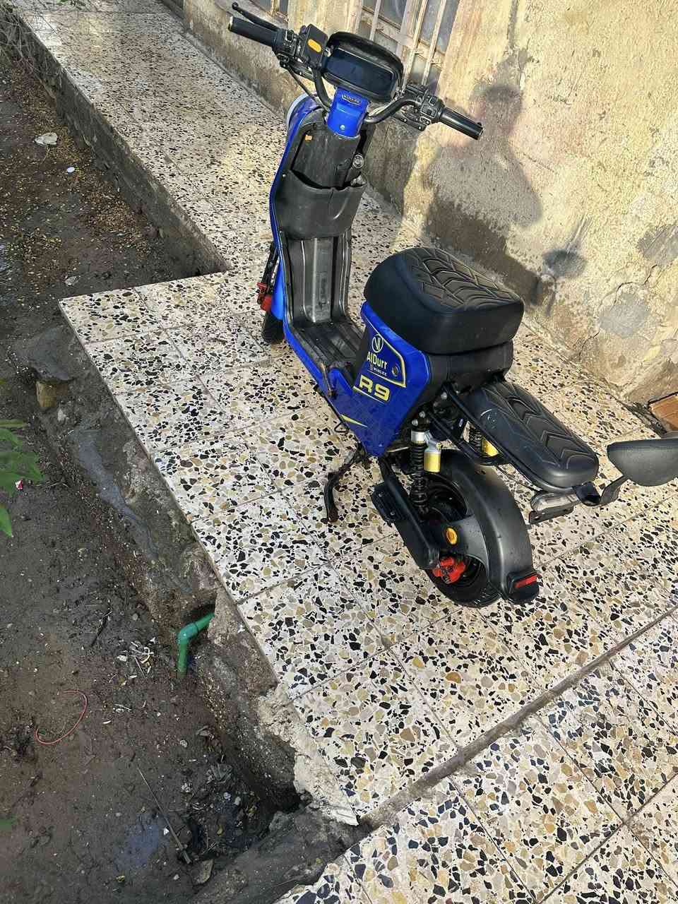 دراجه شحن  R9 مديل  2026 للبيع 
بطاريه 32 
 نضيفه ما داخله تصليح 
استخدام قليل  5 اشهر
ب350 وبيهه مجال قليلل للطيبين 
مكاني ابي الخصيب حمدان 
للاستفسار ***********
