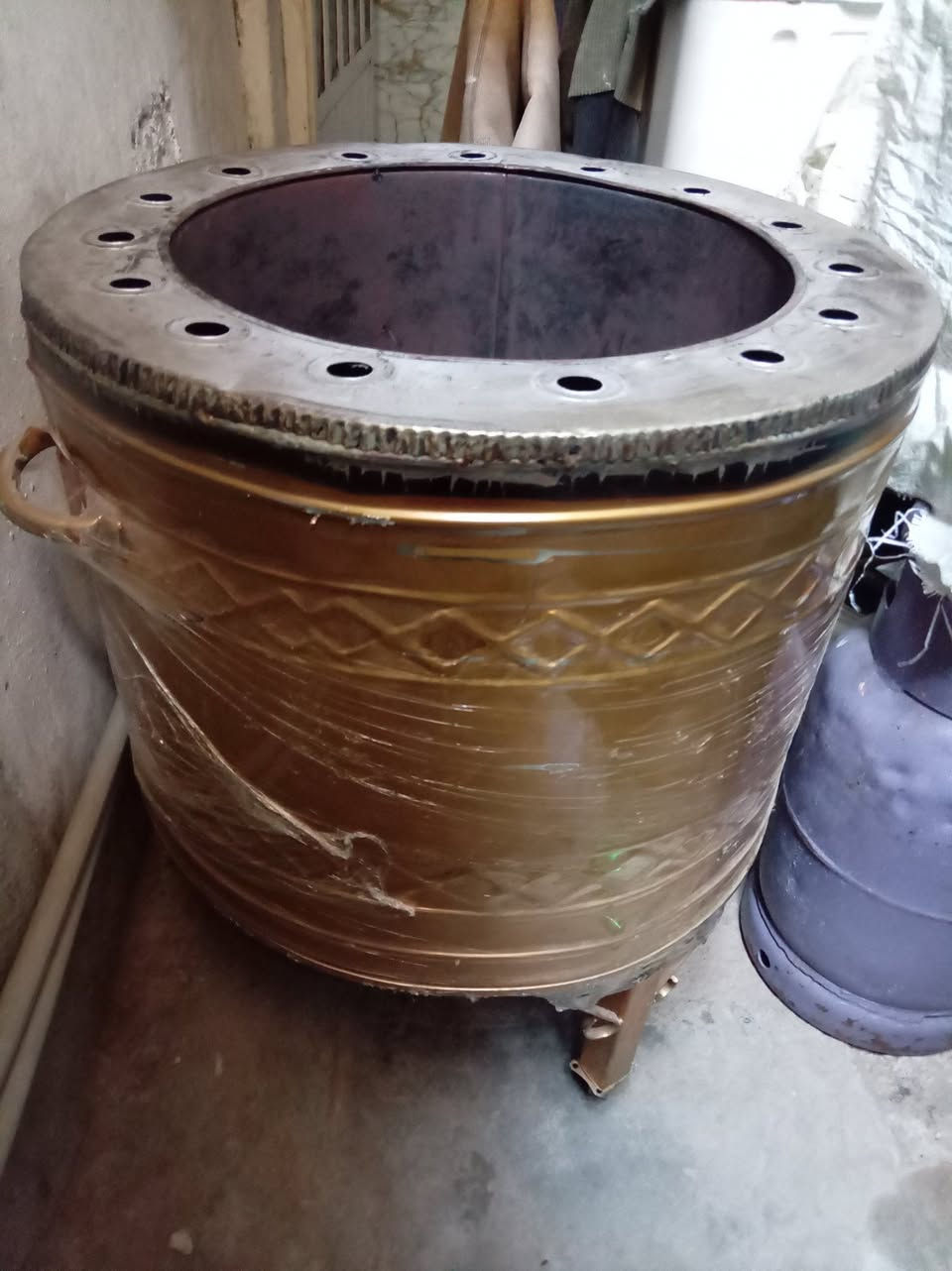العنوان: فرصة ما تتفوت.. التنور والمعصارة بحالة "أخو الجديد"! 🔥✨
​إذا جنت تدور على شي يريحك بالشغل ويختصر عليك تعب، فإنت بمكانك الصح!
جبتلكم (تنور + معصارة) للبيع، قطعة واحدة أجمل من الثانية، شغل مرتب ونظيف، والي يشوفهم يكول جديدات.
​ليش هاي الصفقة "لقطة"؟
✅ نظافة تفتح النفس: الأجهزة عناية خاصة، ما بيهن أي خلل ولا تعب، خذهم واشتغل بيهم مباشرة.
✅ توفير حقيقي: سعرهم بالسوق معروف، وأني عارضهم بسعر "تصفية" حتى يروحون لصاحب نصيبهم اليوم.
✅ سعر مغري: السعر اللي راح نتفق عليه، أضمنلك راح يخليك تطلع ربحك بيهم بأول فترة شغل. او للاستخدام المنزلي
​العرض للجادين فقط:
هاي الأغراض ما تبقى هواي، الي يريد يجهز محله أو يطور شغله، هذا هو الوقت المناسب.
البيع بسعر كلش مناسب والي يجي "كاش" ورايد يشتري، إله خصم خاص وتدللون.
​📍 المكان: [ كركوك حي النداء قرب مقبرة النداء]
📞 للاستفسار والتفاوض: [ ***********]
