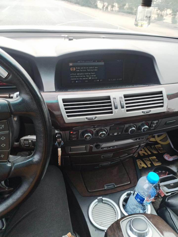 BMW   750 رئاسي كفاله عامه فول للاخير بالكارتون وسنويه  
وأرقام اصلي يعني اصولي بس ابيع كوم حديد مادري براعيها 

جاهزه للاخير تحكمات شاشه هواي بيه مواصفات تدوخ 

مراوس فقط ب اوباما جديده وكفاله 

العنوان الناصرية ***********
