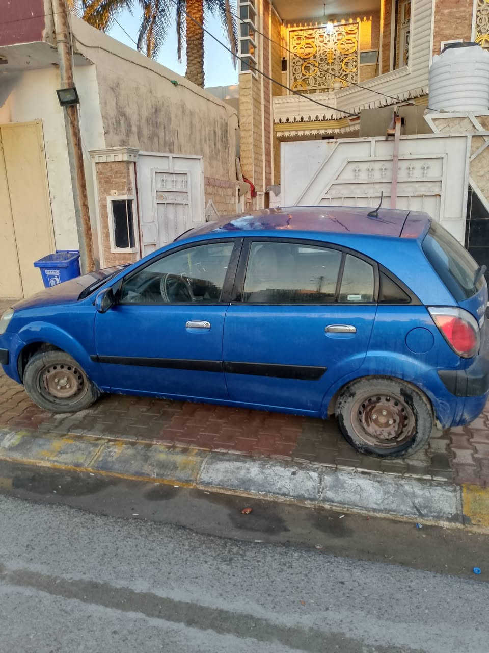 السلام عليكم اخوان
كيا ريو موديل 2009سياره نضيفه مال جناي مكينه وكير خير من الله رقم ديالى باسمي رايدها ب70وبيها مجال للشراي رقم ***********
