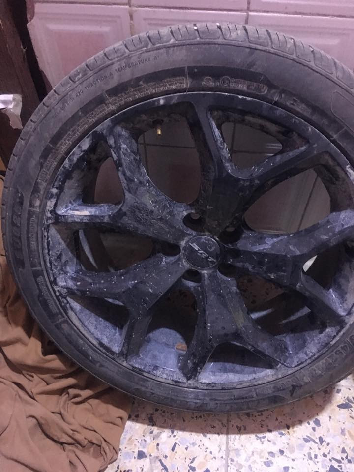 ويل 20 جارجر اوباما لا عواج ولا ملحوم
بيهم زوج تاير جديد ما مشدود عله سيارة السعر 450
مكاني البصره ***********
