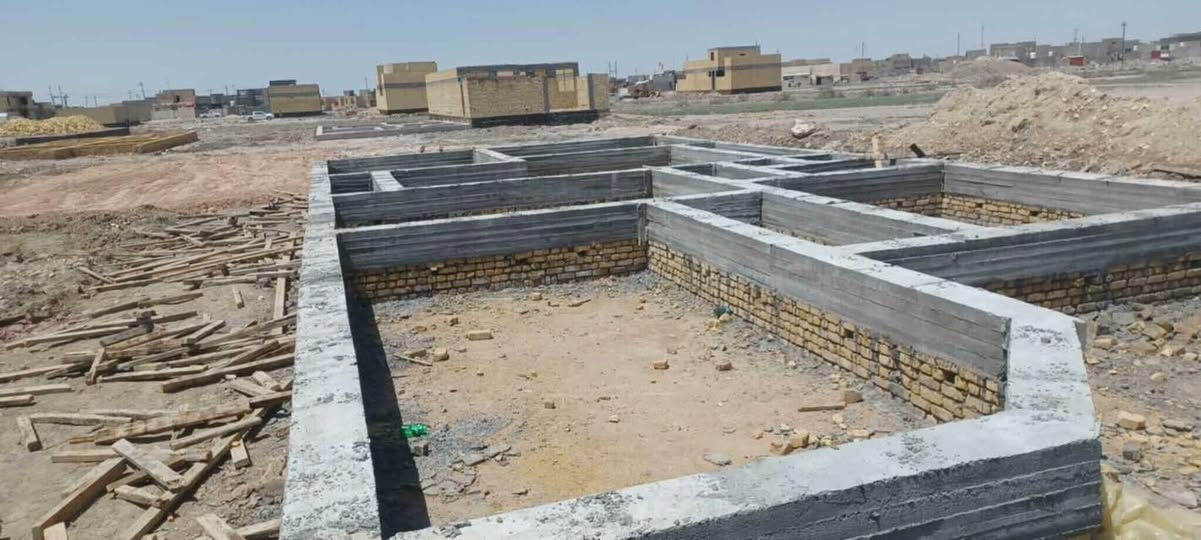 سلام عليكم 
قطعه للبيع بحي صحة مساحة (250م)
مشيد عليها أساس درجة أولى 
وخريطة مرتبه 
القطعة مدفونه بحجر وسبيس ومحدوله 
للاستفسار مراجعة مكتب عقارات الفنار مجاور مستشفى الخضر العام (***********)
