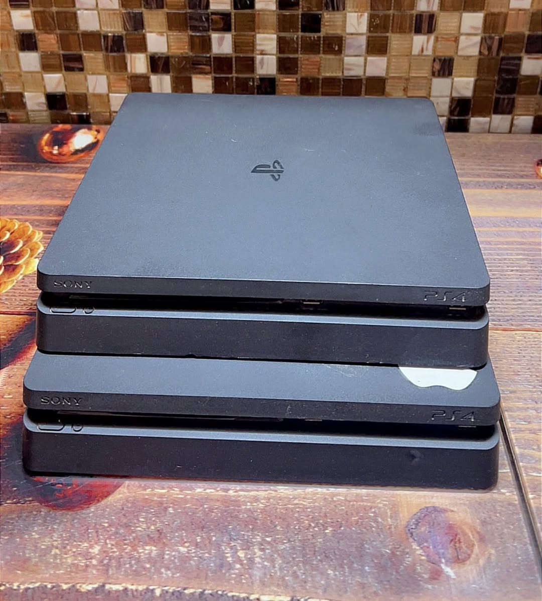 للبيع جهازين بلايستيشن 4 بحالة ممتازة جداً 🎮
• الأجهزة نظيفة استخدام شخصي
 • سليم 100% وما انفتح أو يتصلّح أبدًا
 • شغّالة على أفضل حال وما بيها أي مشاكل
 • مع أكثر من قرص ألعاب 🎯
 • مع يدة تحكم أصلية

مناسبة للي يدور جهاز مضمون ونظيف 👌
للاستفسار والتواصل على الخاص


**إذا كنت صاحب هذا الإعلان وتريد حذفه لأي سبب، رجاءا أرسل رسالة إلى الدعم الفني**