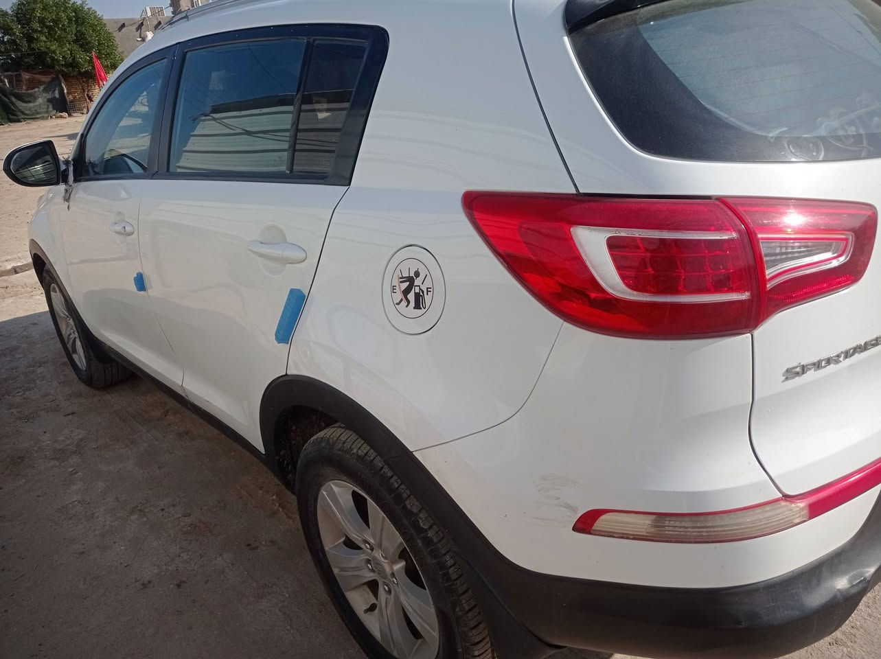 السلام عليكم 
اسبورتج 12 خليجي بيها باب بارد ورش فقط والباقي كفاله عامه 
السياره بأسمي استخدام شخصي مال بيت السنويه لنهايه ل 27
كير ومحرك خير من الله تبريد تدفئه جاهزه حداديه جاهزه شاد الها شاشه وكامره لايت زنون شمسي السياره جاهزه شرط المداور ثاني يوم ب 148 وبيها مجال بيع فقط مااراوس للاتصال ***********
