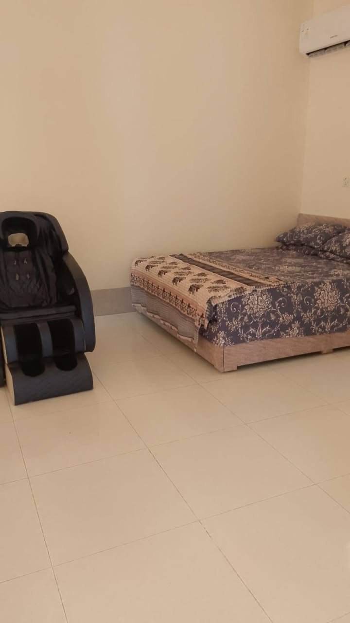 مزرعة متكاملة للبيع🚨
تحتوي المزرعة على:
غرفتين نوم😴
غرفة نوم سويت
صالة كبيرة 
مطبخ داخلي
مجمع صحيات داخلي
مسبح كبير ومسبح اطفال🏊🏻‍♂️
مجمع صحيات خارجي
شواية🍗
حديقة كبيرة ومزروعة🌴
مولد كبير
كراج سيارات
مساحة المزرعة دونم
علماً ان المزرعة مؤثثة بالكامل
اتصلو وتدللون والي يريد يجي يشوفها هلا بي🤝

السعر 300 مليون وقابل للتفاوض 

‭***********
***********
