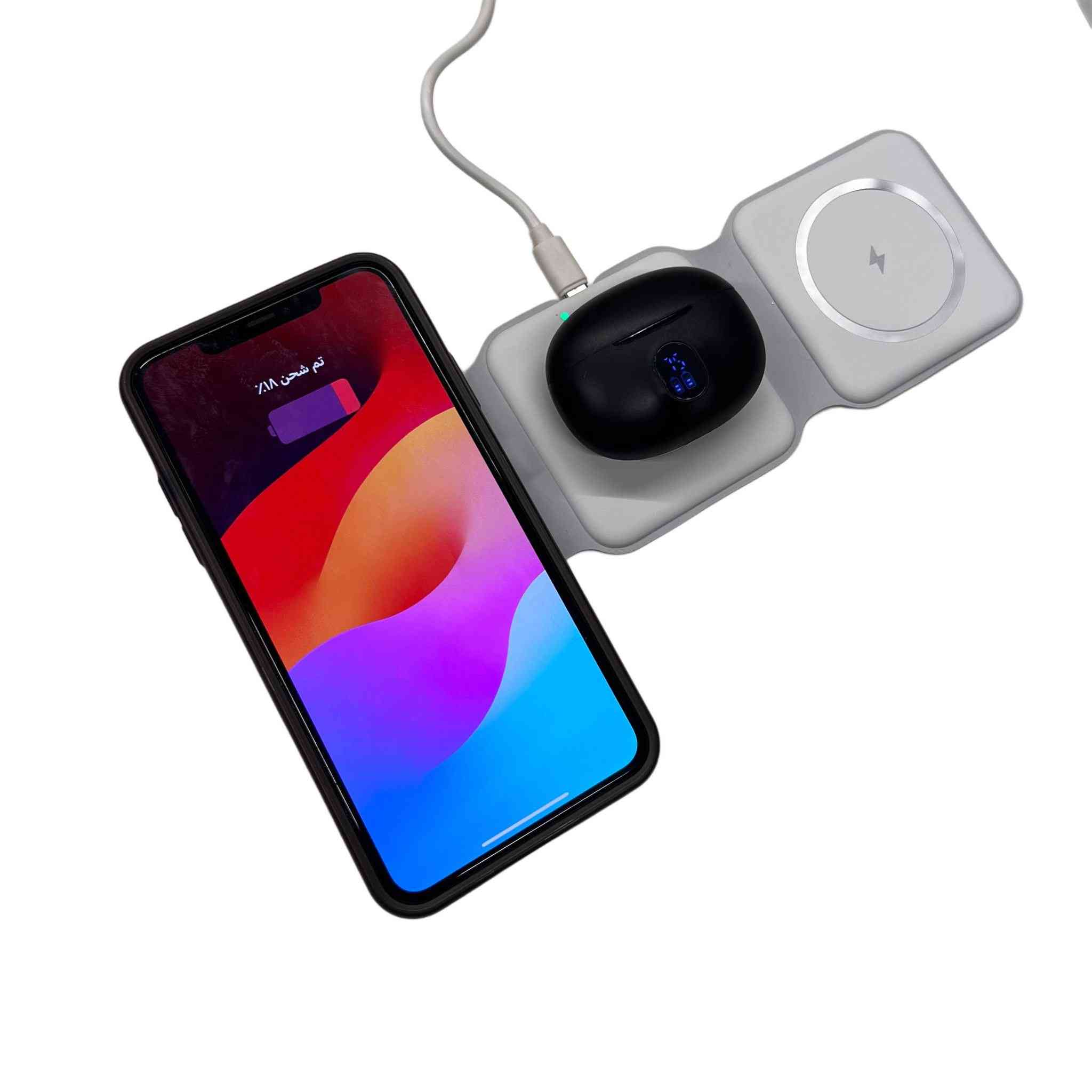 شاحن لاسلكي مغناطيسي 3 في 1 قابل للطي للآيفون و Apple Watch و AirPods

• شاحن لاسلكي مغناطيسي 3 في 1 مصمم لشحن الهاتف وApple Watch وAirPods في نفس الوقت بتصميم قابل للطي وسهل الحمل.

• تصميم ثلاثي مخصص لشحن الهاتف وApple Watch وAirPods في مكان واحد لتقليل الفوضى على المكتب أو الطاولة.

• يدعم الشحن المغناطيسي للهاتف حتى 15W مع مستويات طاقة متعددة (5W / 7.5W / 10W / 15W).

• منطقة شحن مخصصة لـ Apple Watch بقدرة 2.5W لضمان شحن الساعة بشكل مناسب.

• منطقة شحن مخصصة لـ AirPods بقدرة 3W متوافقة مع السماعات التي تدعم معيار Qi.

• تصميم قابل للطي والتحويل إلى وضع حامل ليعمل كستاند للهاتف أثناء الشحن.

• نوع المنتج: 3 in 1 Magnetic Wireless Charger
• المواد: ABS + Silicone
• الأبعاد: 247 × 74.5 × 7.5 مم
• الواجهة: USB-C
• مدخل الطاقة:
 • 9V / 2A
 • 12V / 2A

• خرج شحن الهاتف:
 • 5W
 • 7.5W
 • 10W
 • 15W

• خرج شحن Apple Watch: 2.5W
• خرج شحن AirPods: 3W

• التوافق: يدعم الهواتف وAirPods وApple Watch التي تدعم معيار Qi.

محتويات العلبة:
• شاحن لاسلكي مغناطيسي 3 في 1
• كابل شحن USB-C
• دليل الاستخدام
• علبة التغليف


**إذا كنت صاحب هذا الإعلان وتريد حذفه لأي سبب، رجاءا أرسل رسالة إلى الدعم الفني**