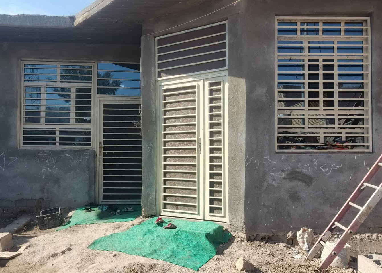 البيت البيع مكان الفضليه شارع مستوصف النموذجي مساحته 200 متر البيت كامل نقص طارمه فقد
سعر 110  شراي ينتصال 
***********
