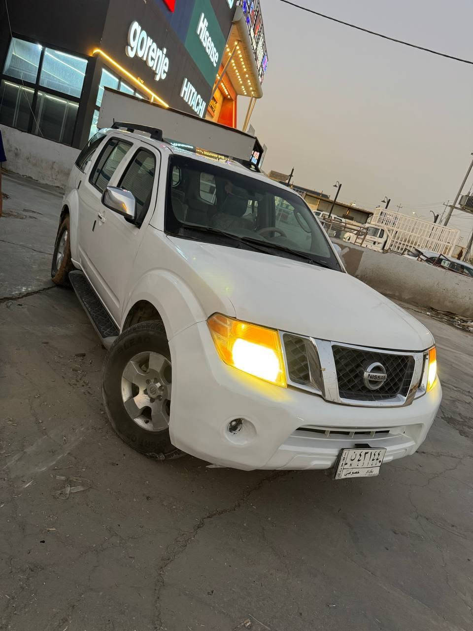 السلام عليكم
نيسان بهافندر 
موديل 2010 خليجي
السيارة فول مواصفات
شاشة 
تحكمات ستيرن
3 قطع تبريد 
فتحة سقف 
وباقي الموصفات المعروفة 
السيارة فول مواصفات واحد ع واحد 
مكينة 4.0 
مكينة جديدة قبل شهرين منزلها من الحاوية 
كير مكينة كفالة
حدادية 80%
السيارة بيها كم قطعة صبغ اني ابيعك حزام حته لا اتعبك ولا تعبني 
تخم تاير جديد 
داخل بيجي 
مكان السيارة ديوانية مركز 
السعر 88 ورقة وبيها مجال 
للأستفسار ***********
