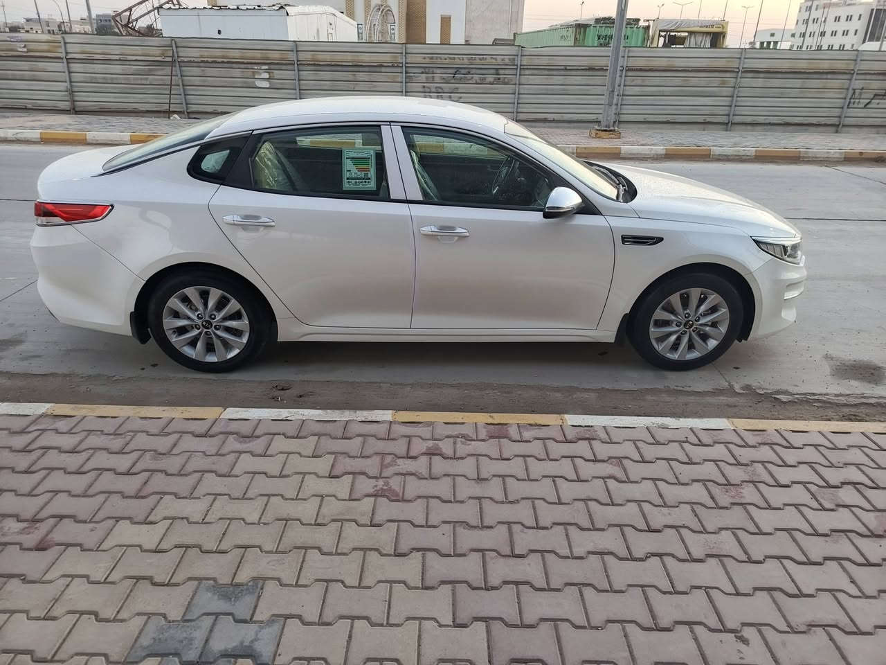 سلام عليكم وكتيمه البيع مديل 17خليجي كفاله عامه من كلشي محرك 2000  رقم واسط دولي ***********وثير ***********
