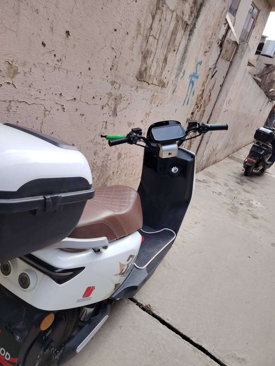 السلام عليكم ورحمة الله وبركاته
🏍️ماطور 318 هودهود جيل السادس 2026✨
لون ابيض🤍
6بطاريات دبل 30امبير 🔋
اربع كير ويوجده به بك 
قوه الملف 2000نحاس اصلي 🔥
بيه بلوتوث 😍🔊
الكهربابات شاغله فول 

يوجود مع الماطور صندوك خلفي
يوجد نسخه للمفتاح وكارت وبصمه 🔑
الماطور فول مواصفات والمعروف لا يعرف 🌡️🥇
السعر خاص
للاستفسار راسلني خاص 😌


**إذا كنت صاحب هذا الإعلان وتريد حذفه لأي سبب، رجاءا أرسل رسالة إلى الدعم الفني**